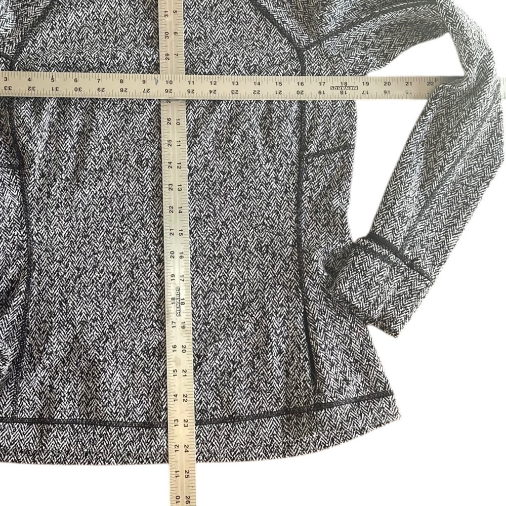 Lululemon Runderful Herringbone Cold Weather Stretch Running Top Sz 10 Like New - Picture 8 of 11
